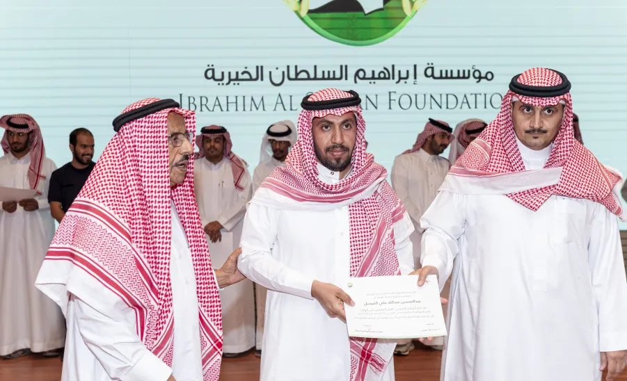 MU RECTOR PATRONIZING A CLOSING CEREMONY FOR MARRAIGE EDUCATION PROGRAM - جامعة المجمعة 
