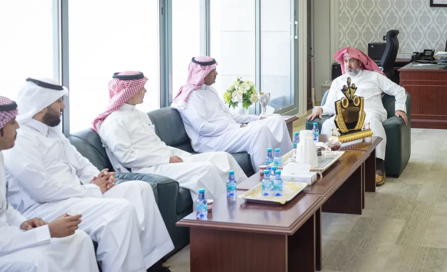 لمناقشة دعم الأنشطة المجتمعية : رئيس ووكيل الجامعة يستقبلان وفد مصرف الراجحي -  جامعة المجمعة