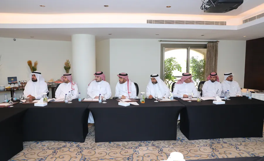 DURING THREE SEMESTER SYSTEM FORUM: MU RECTOR ASSERTS THAT IMPROVING PERFORMANCE FOR PROFESSIONAL LICENCE IS VITAL - جامعة المجمعة