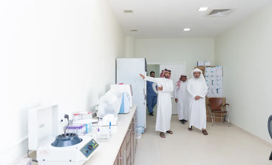وكيل الجامعة يتفقد مقر الخدمات الطبية بالمدينة الجامعية بالمجمعة - وكيل الجامعة يتفقد مقر الخدمات الطبية بالمدينة الجامعية بالمجمعة