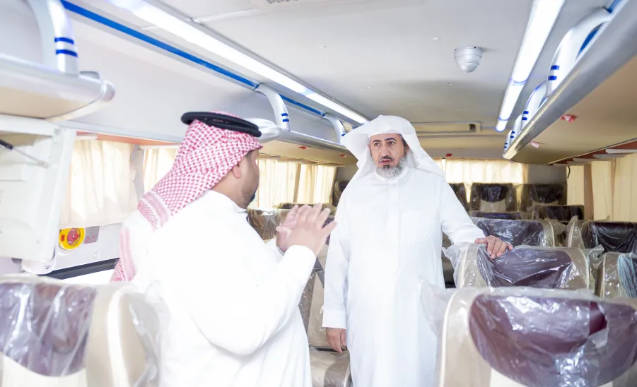THE VICE-RECTOR INSPECTS THE UNIVERSITY TRANSPORT SITES -  جامعة المجمعة 