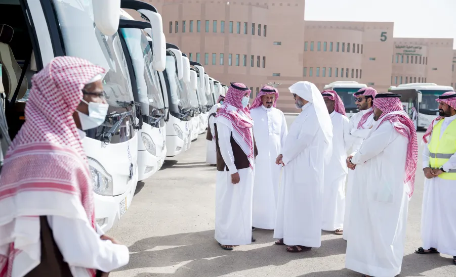 THE VICE-RECTOR INSPECTS THE UNIVERSITY TRANSPORT SITES -  جامعة المجمعة 