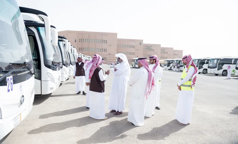 THE VICE-RECTOR INSPECTS THE UNIVERSITY TRANSPORT SITES -  جامعة المجمعة 