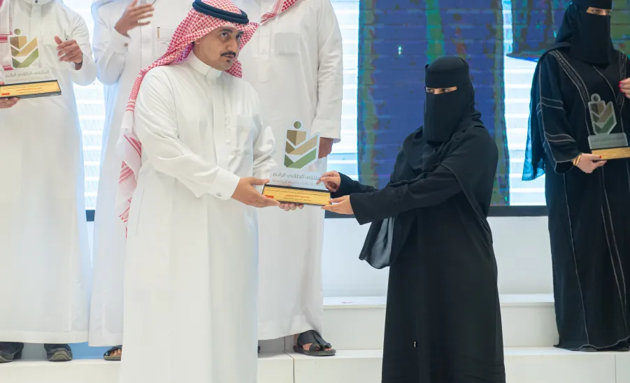 MU PATRONIZES THE CEREMONY OF CLOSING ACTIVITIES FOR STUDENTS - 1443 AH -  جامعة المجمعة