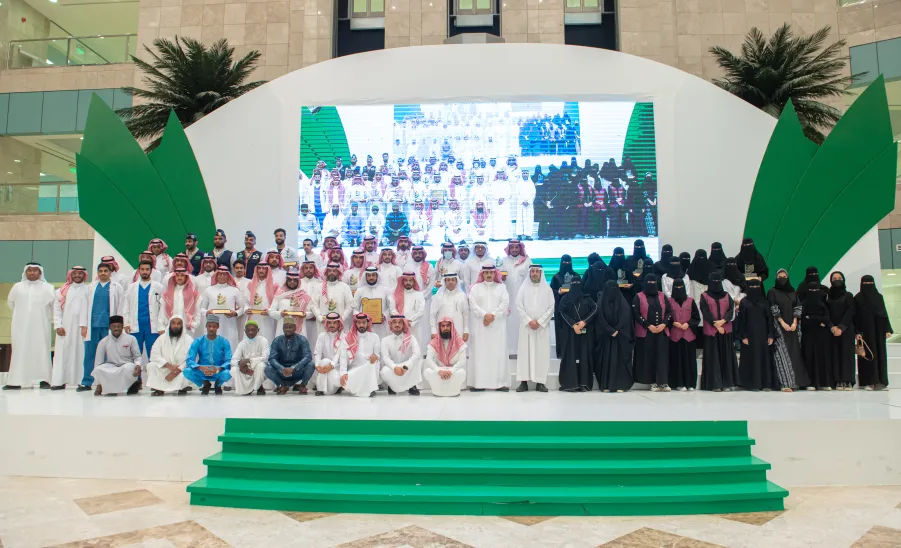 MU PATRONIZES THE CEREMONY OF CLOSING ACTIVITIES FOR STUDENTS - 1443 AH -  جامعة المجمعة