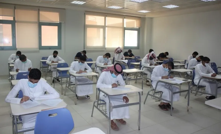 وكيل الجامعة للشؤون التعليمية يزور كليات الجامعة للاطمئنان على سير الاختبارات -  تفقد الاختبارات
