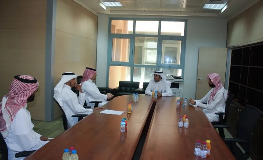 وكيل الجامعة للشؤون التعليمية يزور كليات الجامعة للاطمئنان على سير الاختبارات -  تفقد الاختبارات