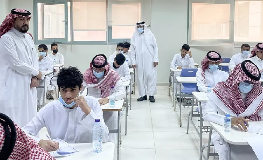 وكيل الجامعة للشؤون التعليمية يزور كليات الجامعة للاطمئنان على سير الاختبارات -  تفقد الاختبارات