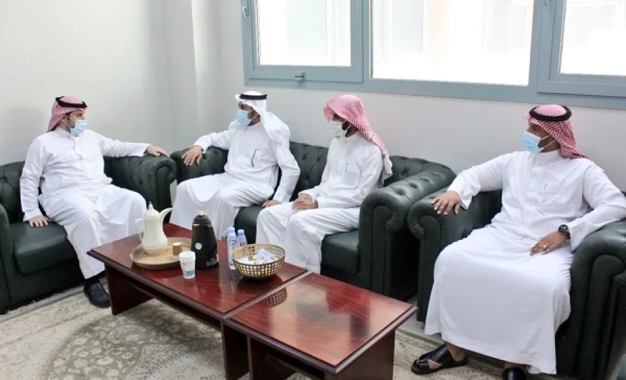 وكيل الجامعة للشؤون التعليمية يزور كليات الجامعة للاطمئنان على سير الاختبارات -  تفقد الاختبارات