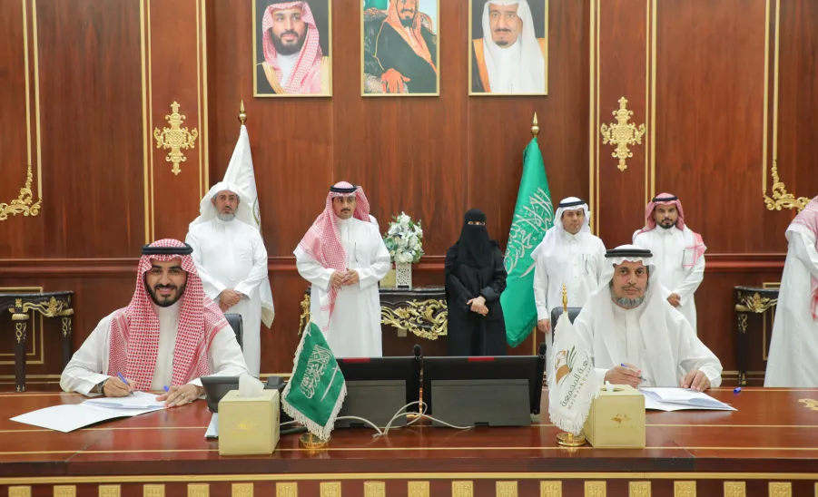 EMPLOYMENT AND ALUMNI AFFAIRS CENTER SIGNS AGREEMENTS WITH MAJMAAH MUNICIPALITY AND OTHER SECTORS -  جامعة المجمعة 