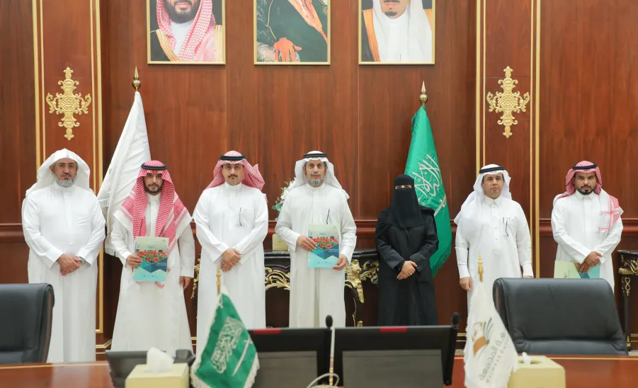 برعاية رئيس الجامعة...مركز خدمات التوظيف وشؤون الخريجين يوقع اتفاقيات مع بلدية المجمعة وعدد من جهات القطاع الخاص  - اتفاقيات مركز الخريجين