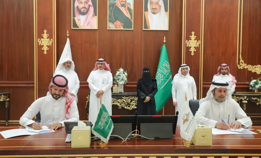 EMPLOYMENT AND ALUMNI AFFAIRS CENTER SIGNS AGREEMENTS WITH MAJMAAH MUNICIPALITY AND OTHER SECTORS -  جامعة المجمعة 