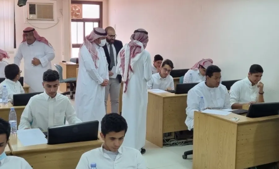 الكلية التطبيقية تستضيف طلاب إدارة التعليم لتنفيذ الاختبار الدولي ( PISA ) -  جامعة المجمعة 