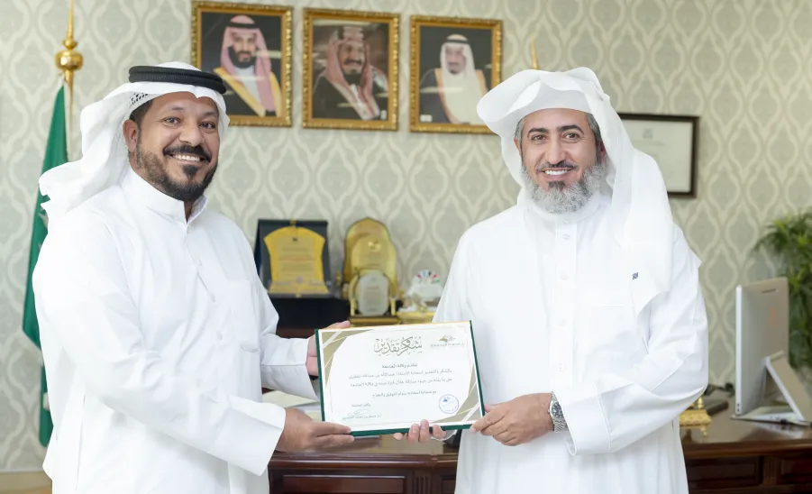 Mr. Abdelelah Al-Mutairi honored by the vice-rector  - وكيل الجامعة يكرّم الأستاذ عبدالاله المطيري على جهوده خلال فترة عمله بوكالة الجامعة