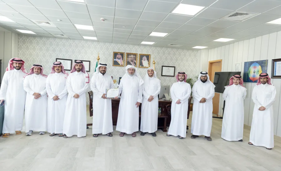 Mr. Abdelelah Al-Mutairi honored by the vice-rector  - وكيل الجامعة يكرّم الأستاذ عبدالاله المطيري على جهوده خلال فترة عمله بوكالة الجامعة