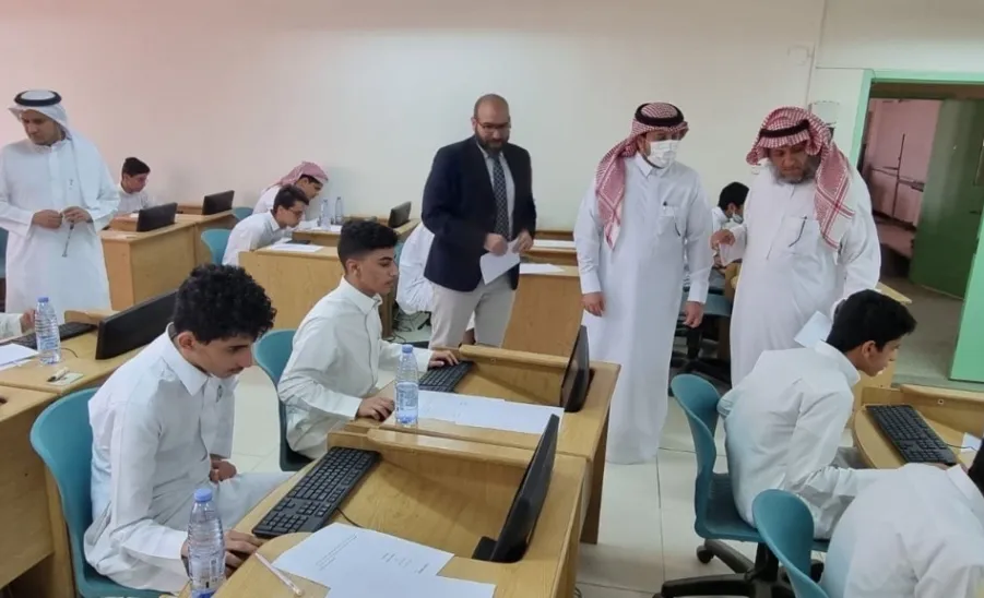 الكلية التطبيقية تستضيف طلاب إدارة التعليم لتنفيذ الاختبار الدولي ( PISA ) -  جامعة المجمعة 
