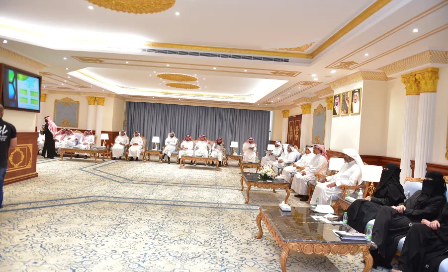 الجامعة تقيم حفل تكريم للعاملين في جناح الجامعة المشارك في المؤتمر والمعرض الدولي للتعليم 2022م  - جامعة المجمعة 