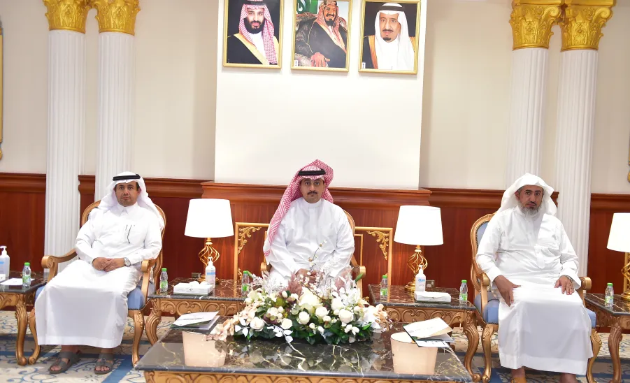 الجامعة تقيم حفل تكريم للعاملين في جناح الجامعة المشارك في المؤتمر والمعرض الدولي للتعليم 2022م  - جامعة المجمعة 
