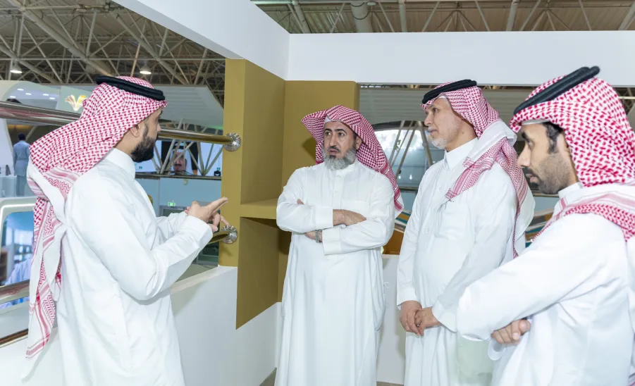 Vice-rector inspects the university's booth preparation at ICEE -  وكيل الجامعة رئيس لجنة المشاركة في المؤتمر والمعرض الدولي للتعليم يتفقد استعدادات جناح الجامعة