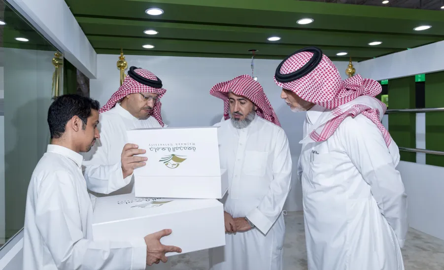Vice-rector inspects the university's booth preparation at ICEE -  وكيل الجامعة رئيس لجنة المشاركة في المؤتمر والمعرض الدولي للتعليم يتفقد استعدادات جناح الجامعة
