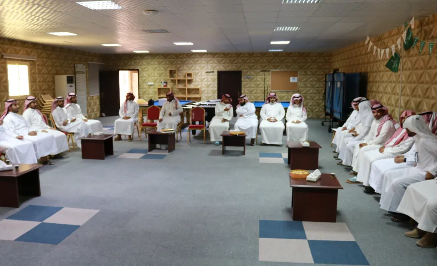 الإدارة تحتفل بعد تحقيق المركز الأول بجائزة رئيس الجامعة للجودة والتميز - 1