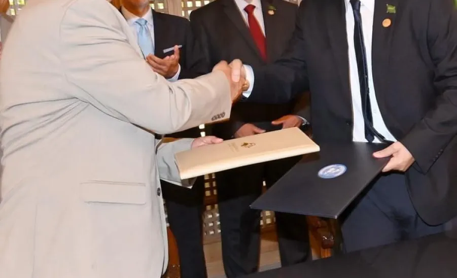 في لقائه بمندوب المملكة لدى الأمم المتحدة بجنيف   رئيس جامعة المجمعة يوقع اتفاقية خدمات مع معهد الأمم المتحدة للتدريب والبحث -  جامعة المجمعة