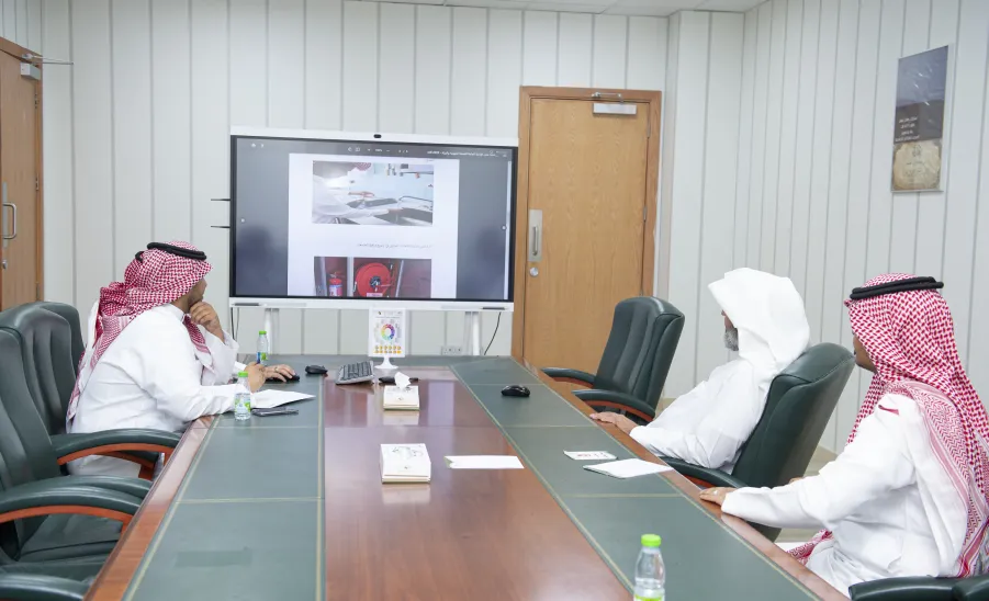 سعادة وكيل الجامعة يطلع على خطة عمل الإدارة - سعادة وكيل الجامعة يطلع على خطة عمل الإدارة
