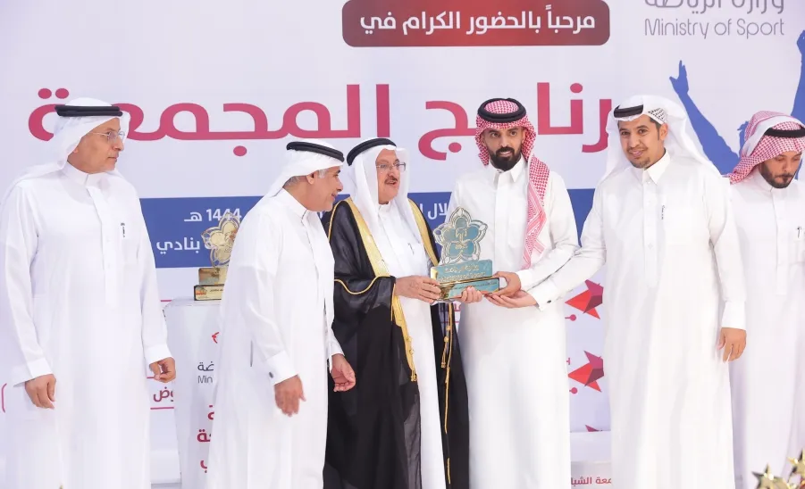 ضمن فعاليات برنامج المجمعة الشبابي : نادي أصدقاء بنك الدم بالجامعة ينفذ حملة للتبرع بالدم بالتعاون مع وزارة الرياضة -  صورة