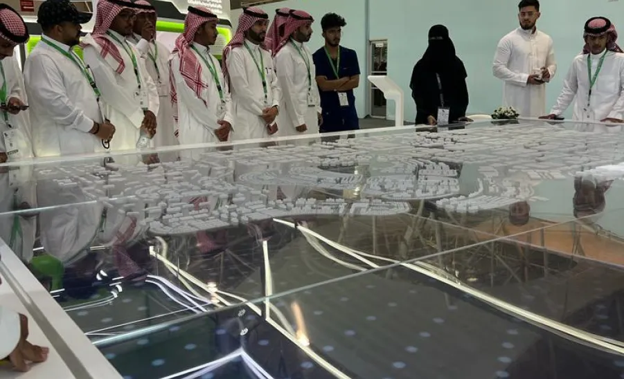 طلبة جامعة المجمعة في زيارة لمعرض مشروعات مدن متميزة - 2