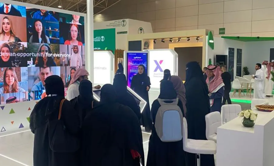طلبة جامعة المجمعة في زيارة لمعرض مشروعات مدن متميزة - 3