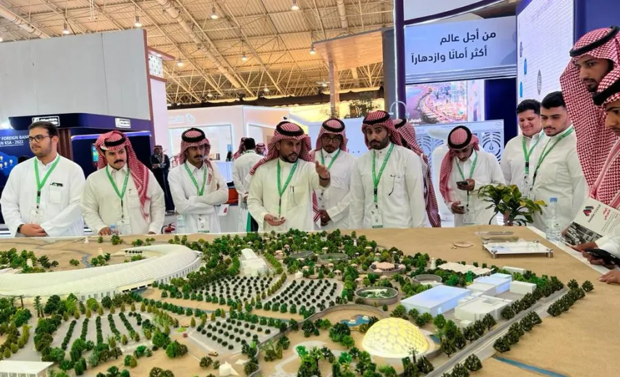 طلبة جامعة المجمعة في زيارة لمعرض مشروعات مدن متميزة - 5