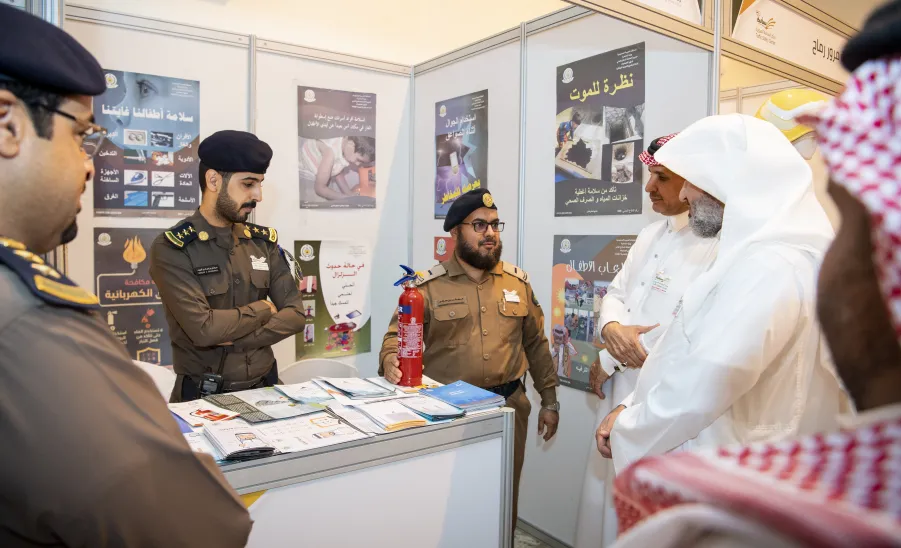 MU VICE-RECTOR LAUNCHES ROAD SAFETY AWARENESS EXHIBITION  -  جامعة المجمعة 