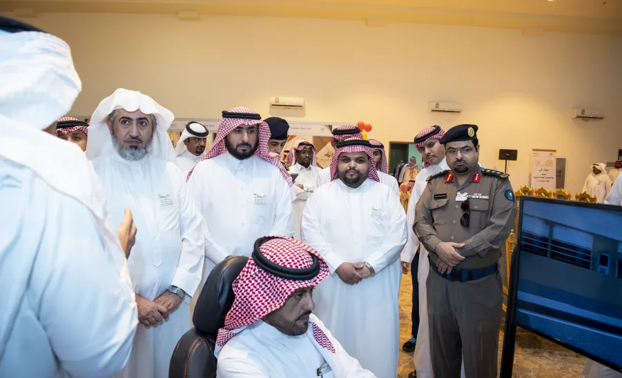 وكيل الجامعة يفتتح معرض ( معاً للحد من الحوادث المرورية ) بمشاركة عددٍ من القطاعات الأمنية والصحية والتعليمية بمحافظة رماح -  وكيل الجامعة يفتتح معرض ( معاً للحد من الحوادث المرورية ) بمشاركة عددٍ من القطاعات الأمنية والصحية