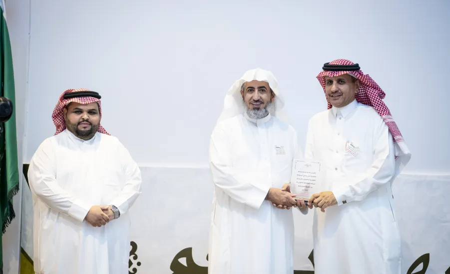 MU VICE-RECTOR LAUNCHES ROAD SAFETY AWARENESS EXHIBITION  -  جامعة المجمعة 