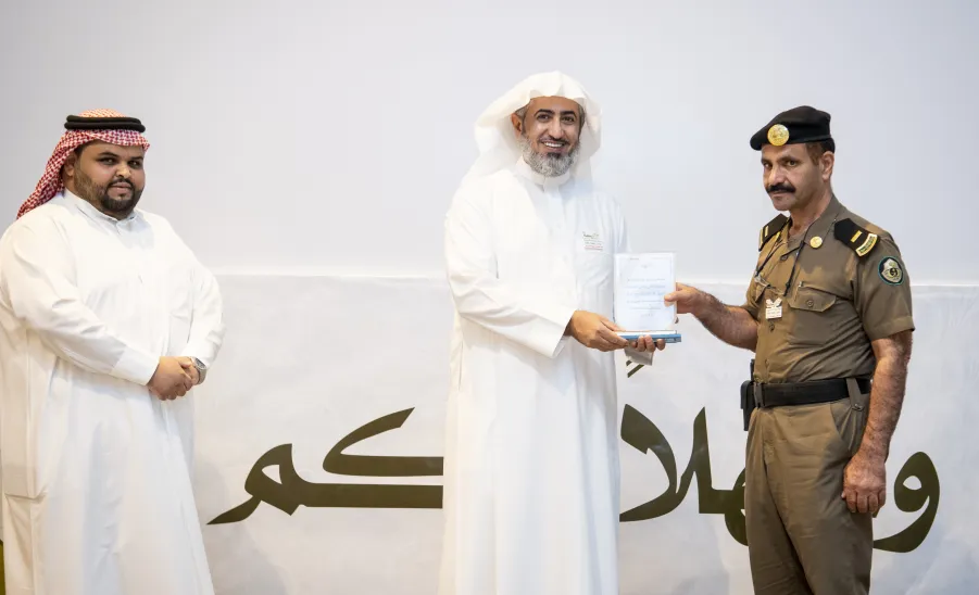 MU VICE-RECTOR LAUNCHES ROAD SAFETY AWARENESS EXHIBITION  -  جامعة المجمعة 