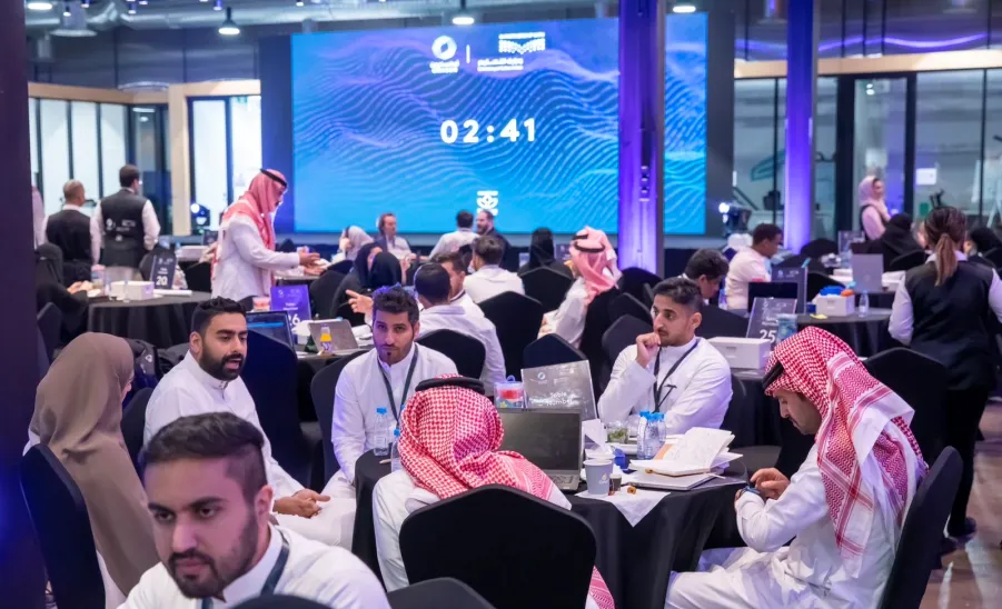 فريقان من الجامعة يشاركان في هاكاثون الريادة في الابتكار الصناعي - جامعة المجمعة