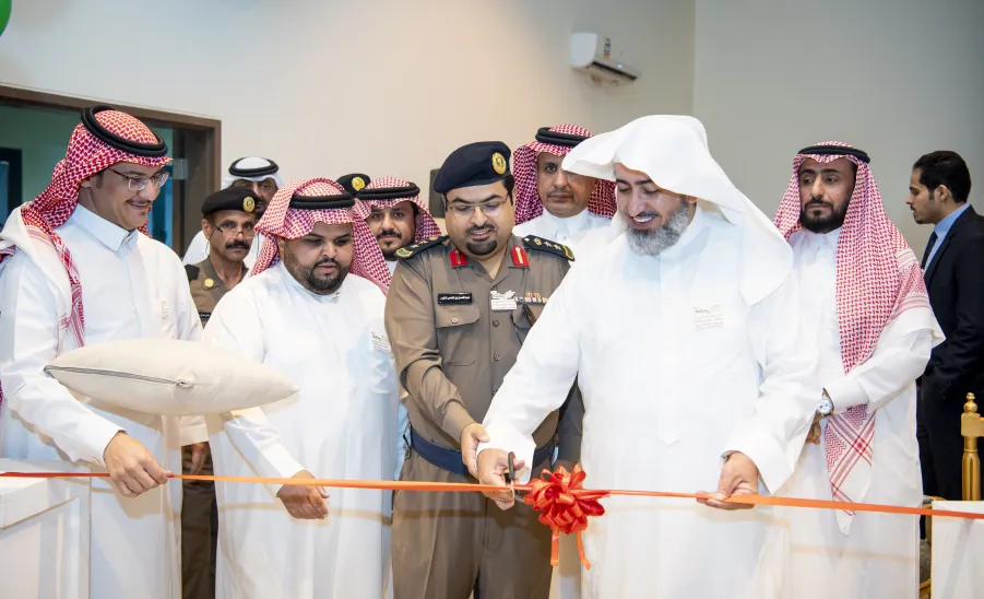 وكيل الجامعة يفتتح معرض ( معاً للحد من الحوادث المرورية ) بمشاركة عددٍ من القطاعات الأمنية والصحية والتعليمية بمحافظة رماح -  وكيل الجامعة يفتتح معرض ( معاً للحد من الحوادث المرورية ) بمشاركة عددٍ من القطاعات الأمنية والصحية
