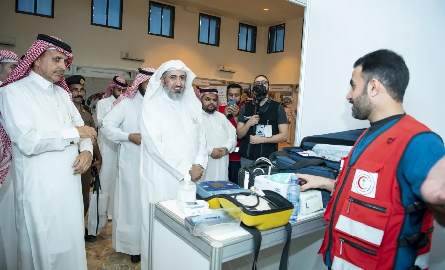 MU VICE-RECTOR LAUNCHES ROAD SAFETY AWARENESS EXHIBITION  -  جامعة المجمعة 
