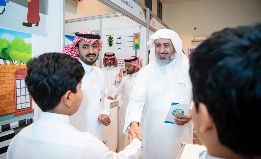 MU VICE-RECTOR LAUNCHES ROAD SAFETY AWARENESS EXHIBITION  -  جامعة المجمعة 