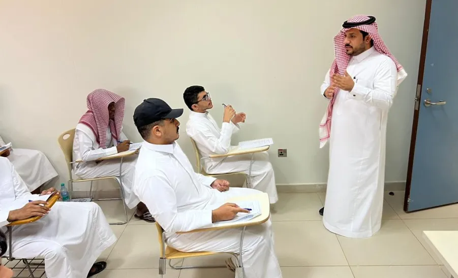 متابعة سير الاختبارات الفصلية من قِبل عميد الكلية - Pic1
