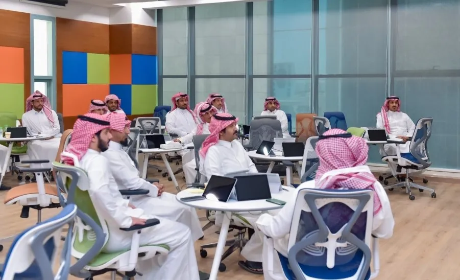 الجامعة ومعهد الإدارة العامة ينفذان برامج التدريب الموجه - الرؤية