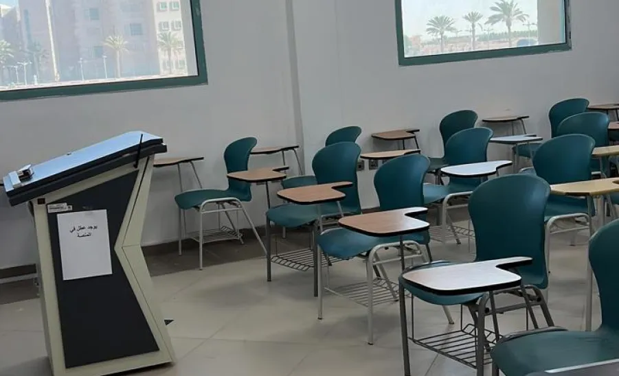 وكيلة الجامعة لشؤون الطالبات تقوم بعدد من الزيارات للوقوف على سير الاختبارات النهائية في كليات الجامعة بشطر الطالبات - جامعة المجمعة 