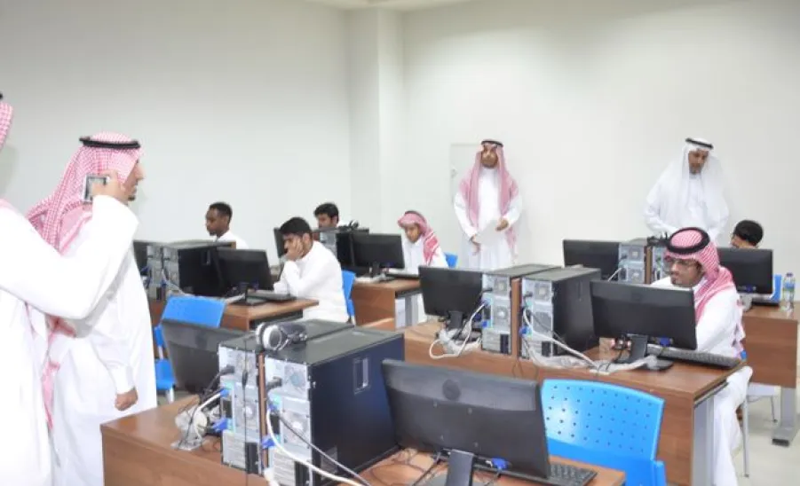 زيارة سعادة وكيل الجامعة للشؤون التعليمية أ.د محمد بن صالح العبودي لكلية التربية للوقوف على سير الاختبارات النهائية الإلكترونية  - زيارة سعادة وكيل الجامعة للشؤون التعليمية أ.د محمد بن صالح العبودي لكلية التربية للوقوف على سير الاختبارات النهائية الإلكترونية 