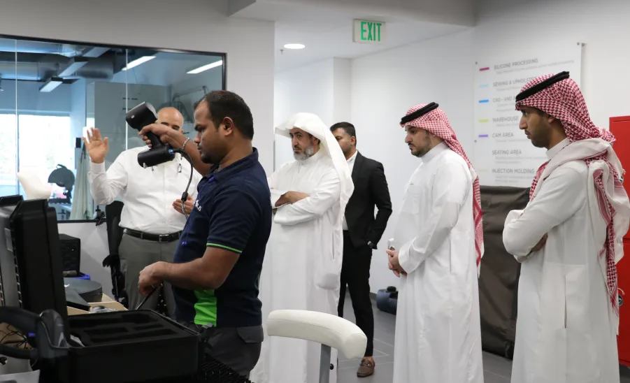 MU INTERNATIONAL PROSTHETIC REHABILITATION CENTER SIGNS AN AGREEMENT WITH MOBILIS FOR MEDICAL PRODUCTS -  جامعة المجمعة 