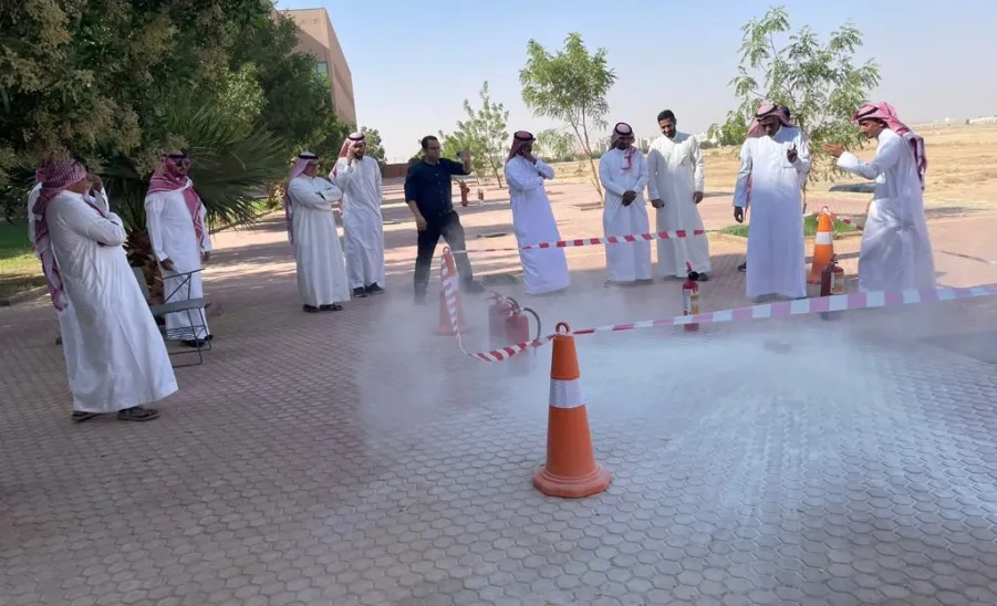 السلامة: تُنفذ دورة تدريبية عن كيفية استخدام وسائل السلامة - السلامة: تُنفذ دورة تدريبية عن كيفية استخدام وسائل السلامة