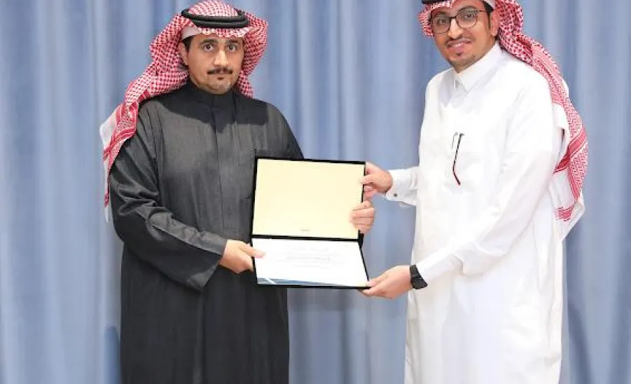 MU RECTOR PATRONIZES AWARDING CEREMONY ON INTERNATIONAL VOLUNTEER DAY
 - تكريم 