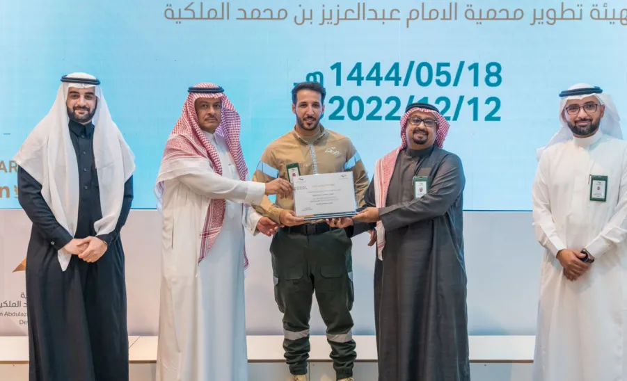 IMAM ABDULAZIZ BIN MOHAMMED ROYAL RESERVE DEVELOPMENT AUTHORITY COOPERATES WITH ISCS TO HOLD A GRADUATION CEREMONY FOR FIRST BATCHOF ENVIRONMENTAL OBSERVERS - جامعة المجمعة