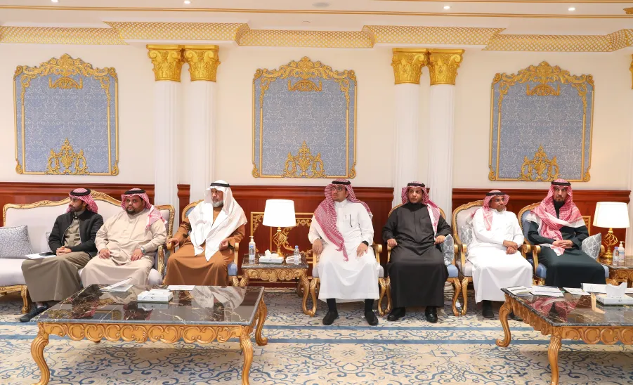  رئيس الجامعة يرعى حفل مركز العمل التطوعي بالجامعة لتكريم الأفراد والجهات التطوعية  -  جامعة المجمعة 