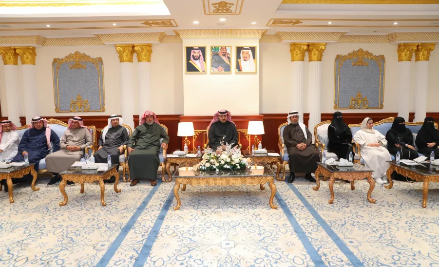  رئيس الجامعة يرعى حفل مركز العمل التطوعي بالجامعة لتكريم الأفراد والجهات التطوعية  -  جامعة المجمعة 