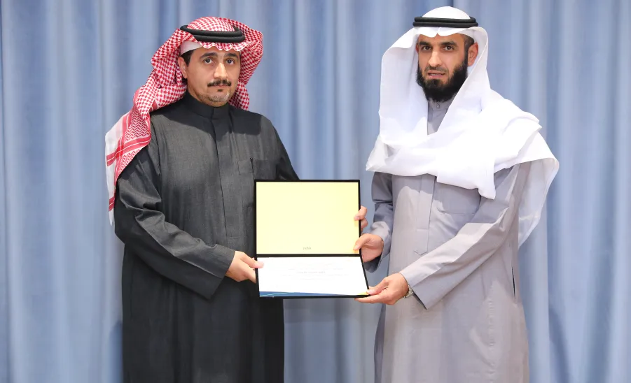 رئيس الجامعة يرعى حفل مركز العمل التطوعي بالجامعة لتكريم الأفراد والجهات التطوعية  -  جامعة المجمعة 